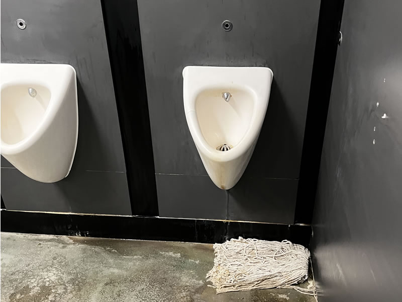 Male production urinals before project start